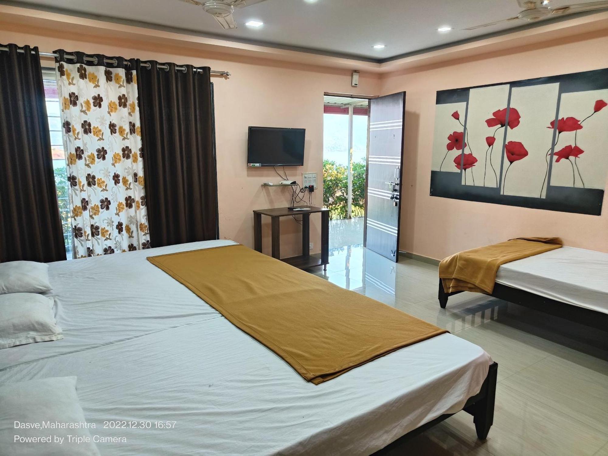 Swiss Lake Resort Lavasa Kültér fotó