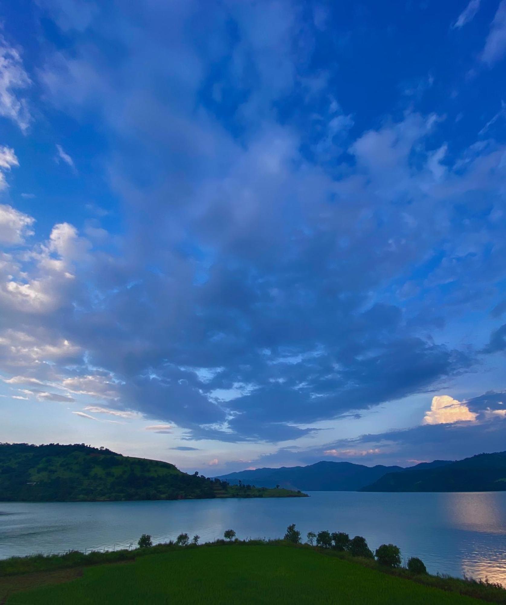Swiss Lake Resort Lavasa Kültér fotó