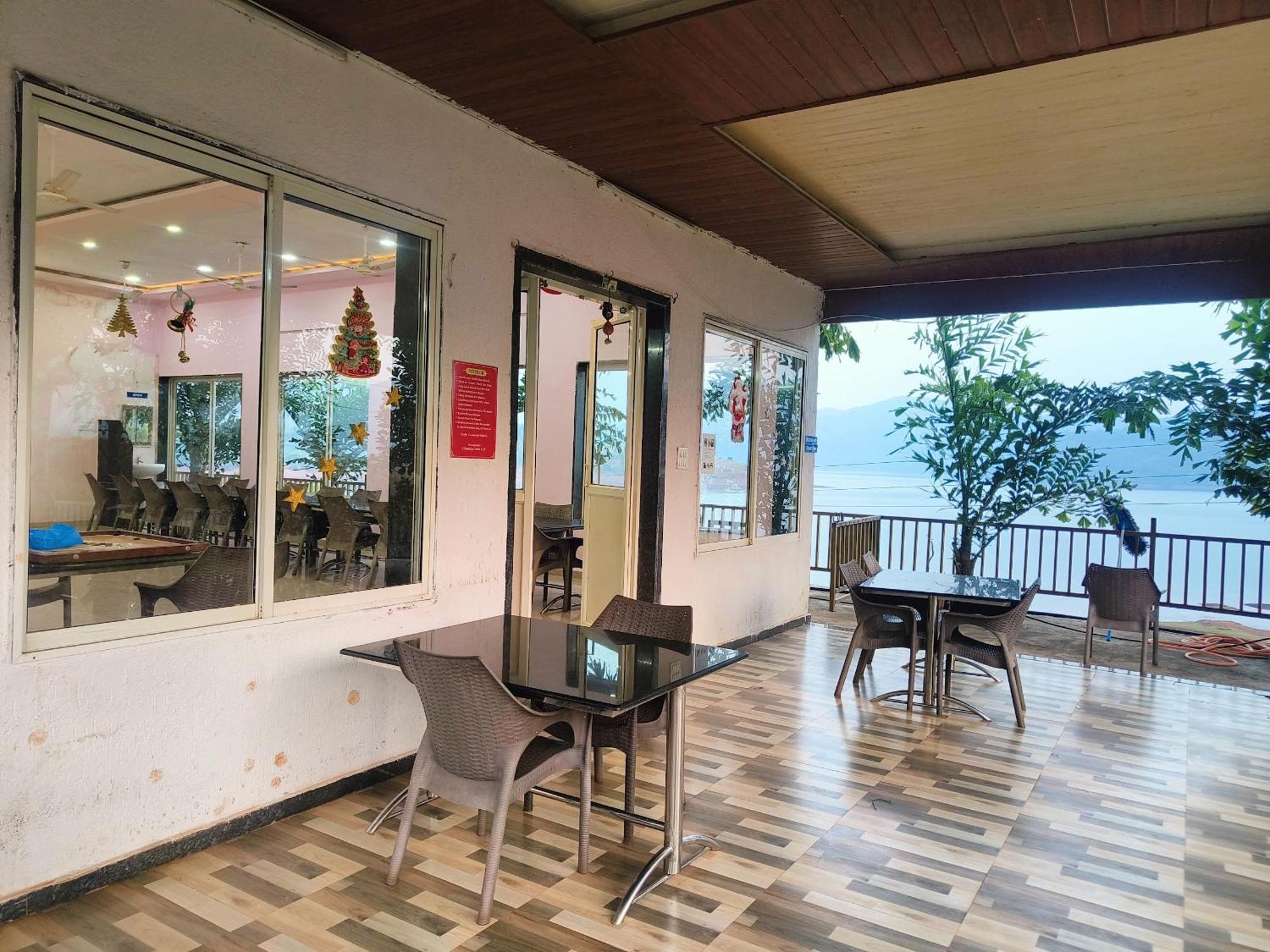 Swiss Lake Resort Lavasa Kültér fotó