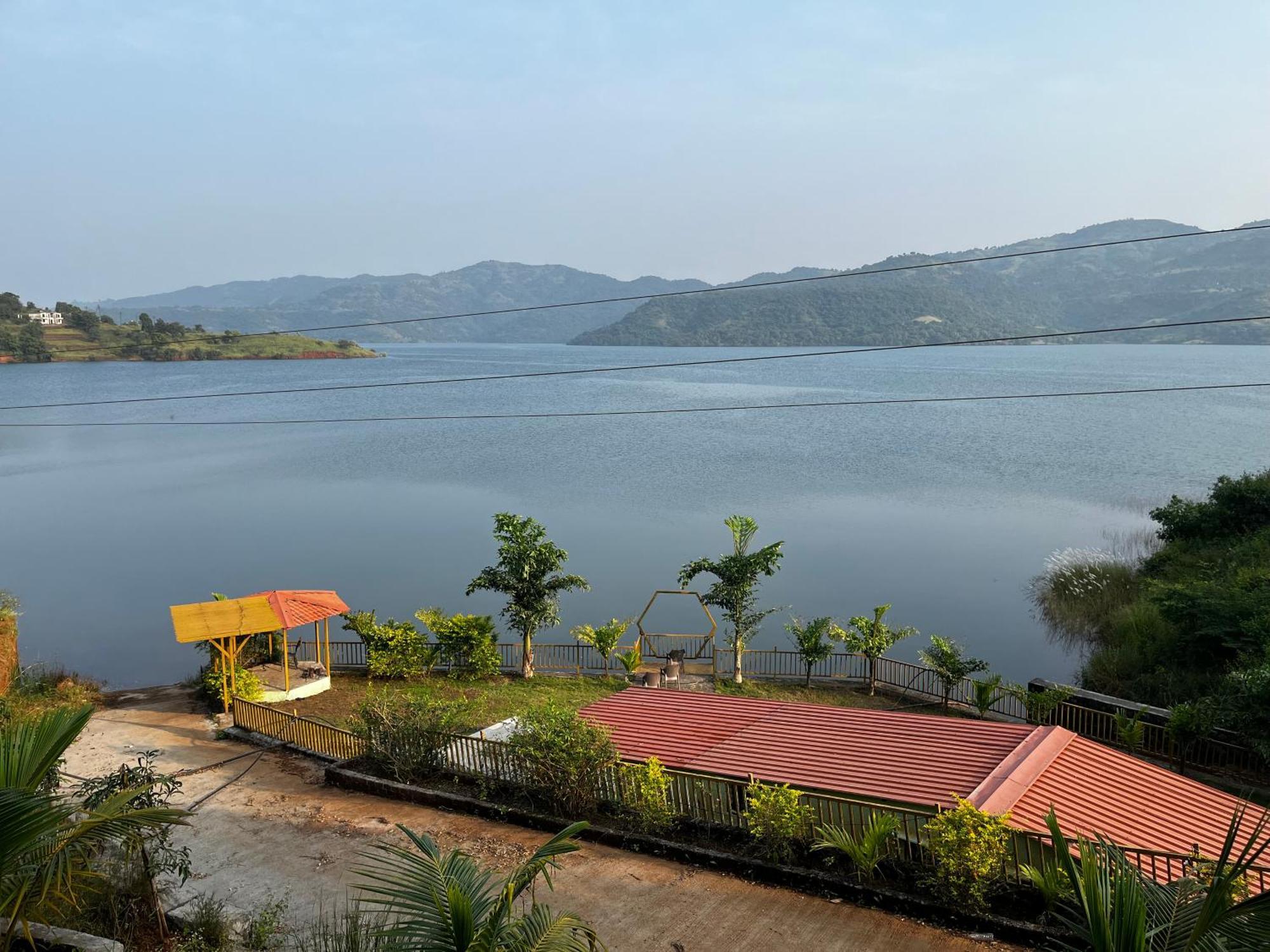 Swiss Lake Resort Lavasa Kültér fotó