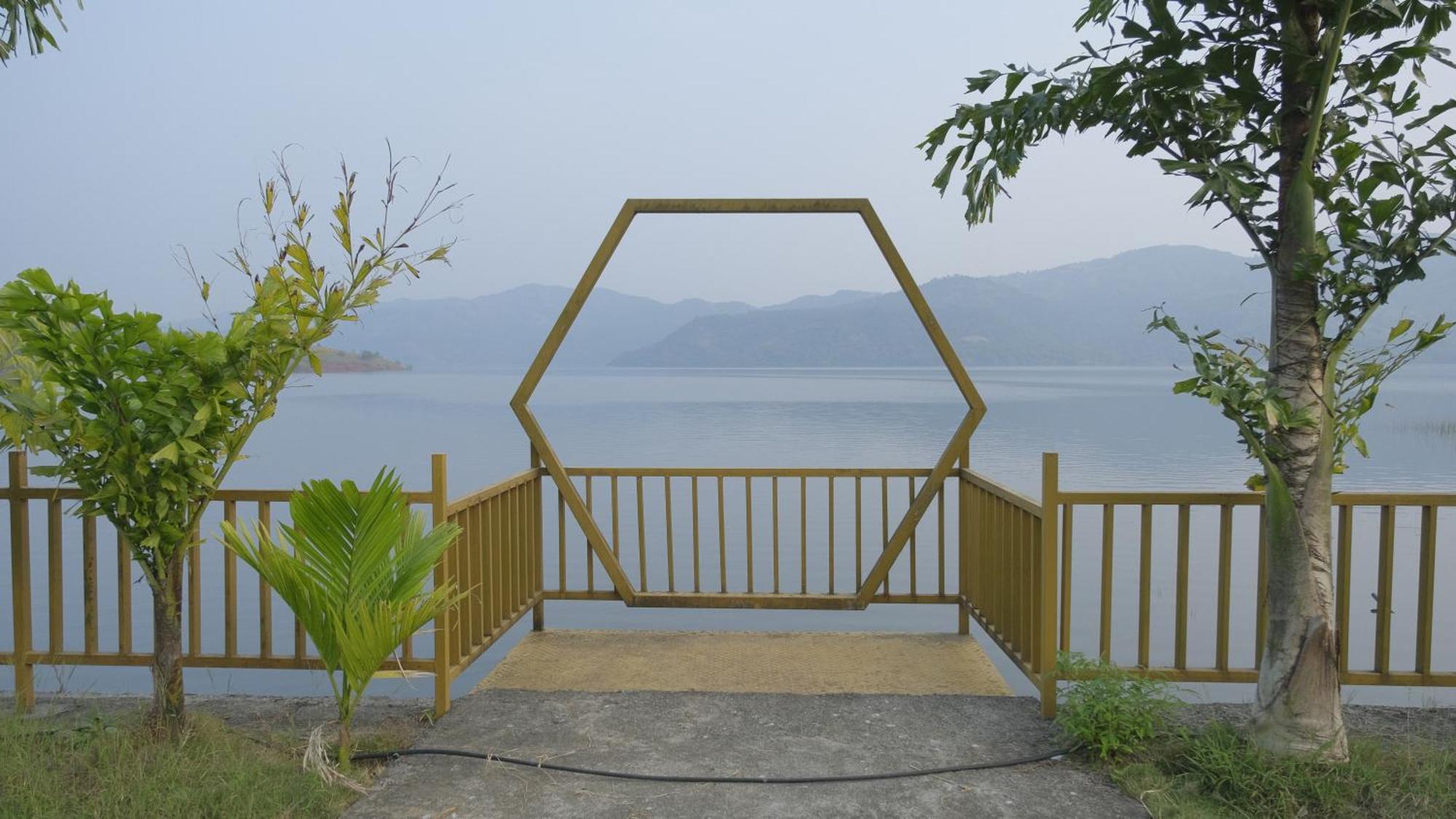 Swiss Lake Resort Lavasa Kültér fotó