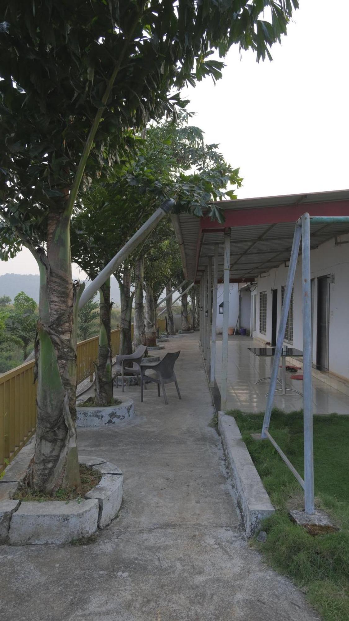 Swiss Lake Resort Lavasa Kültér fotó