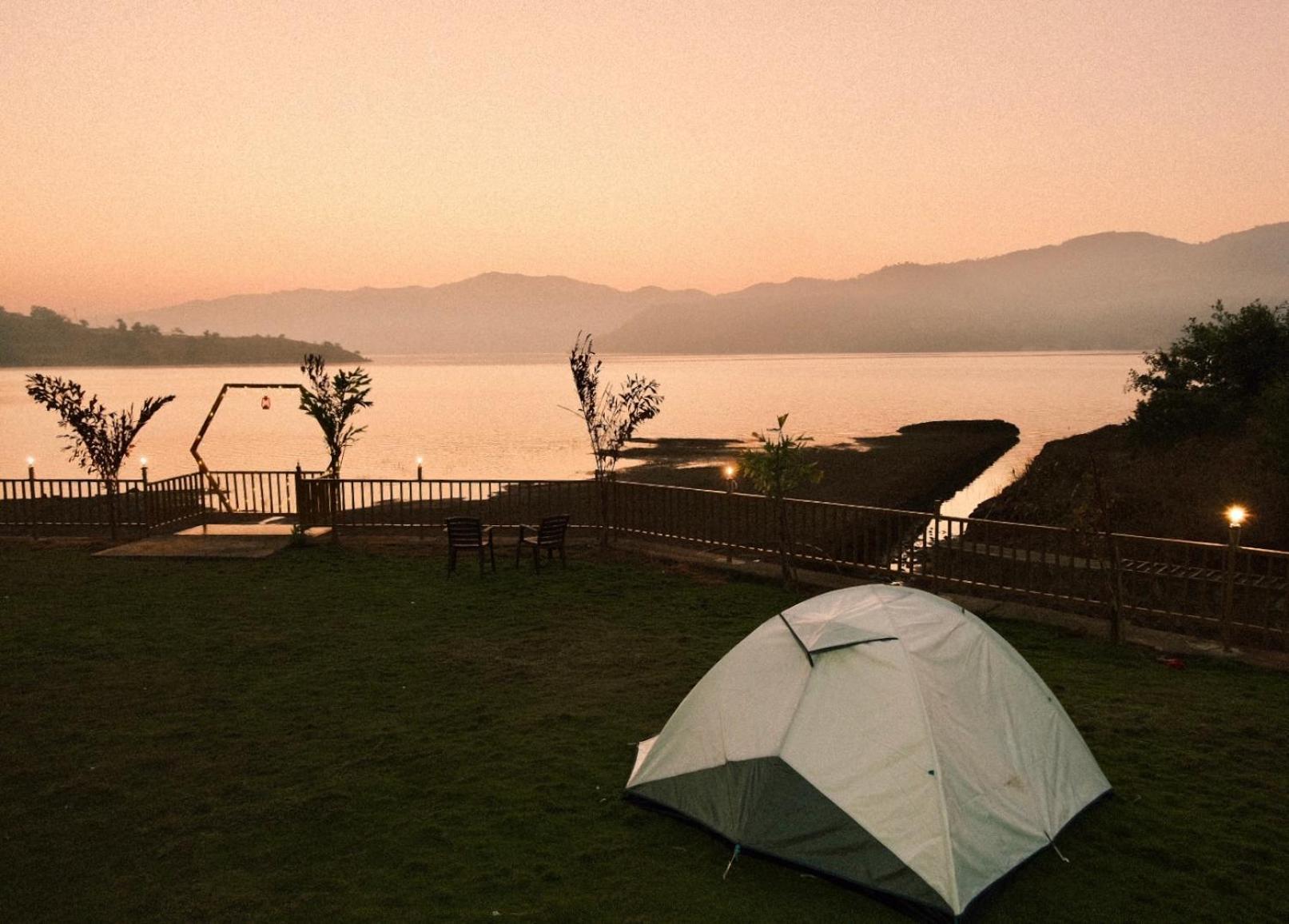 Swiss Lake Resort Lavasa Kültér fotó